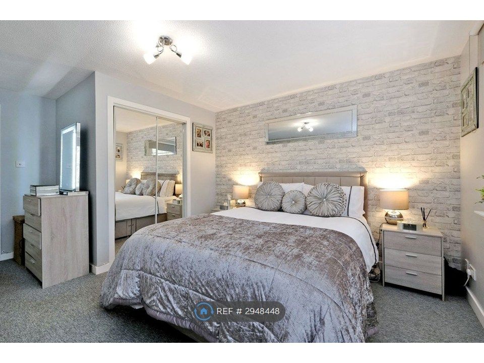 Property photo 2 of 9 Bedroom 1