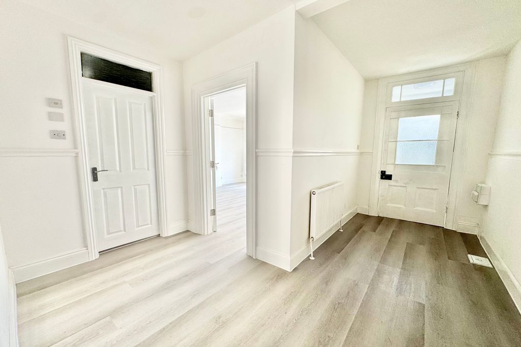 Property photo 2 of 11 Photo 2