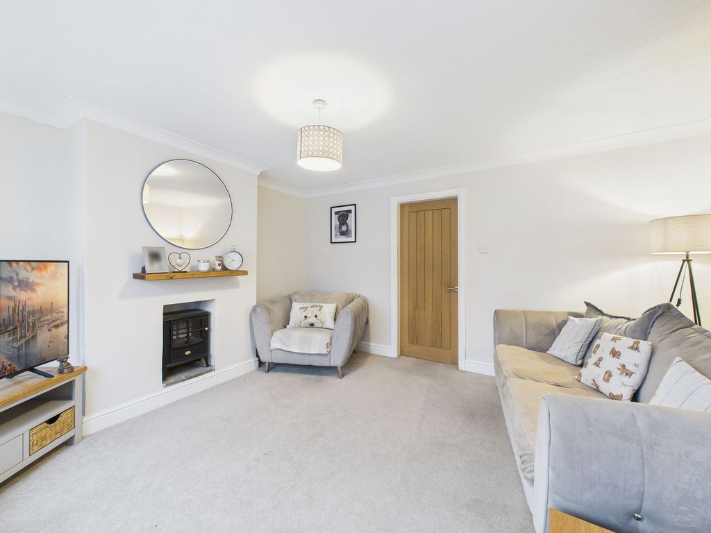 Property photo 2 of 19 Lounge