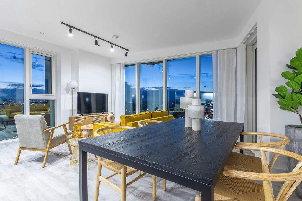 Property photo 2 of 28