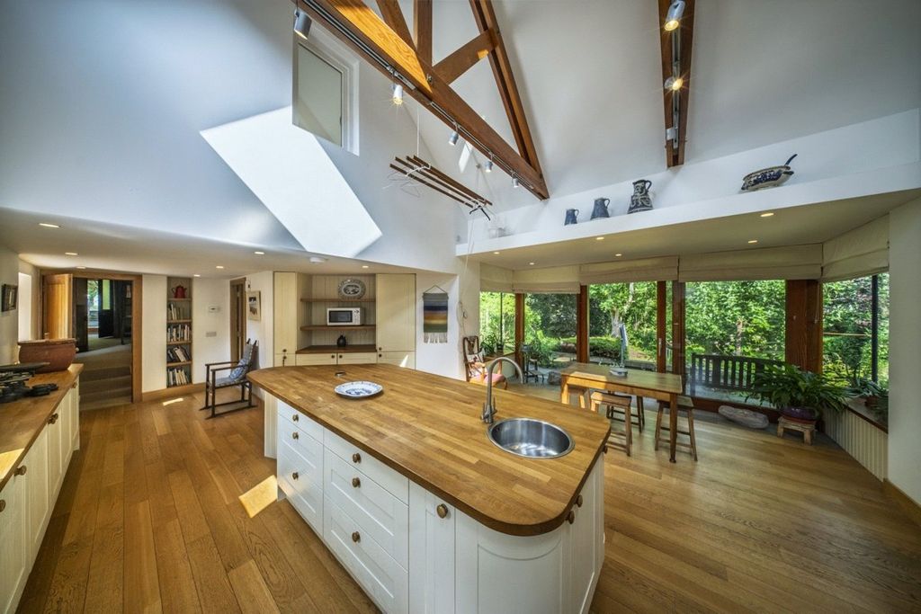 Property photo 1 of 14 Kitchen/Lounge