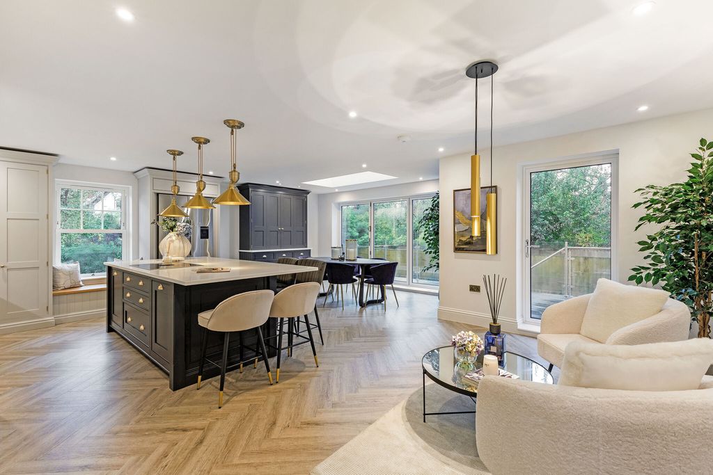 Property photo 3 of 21