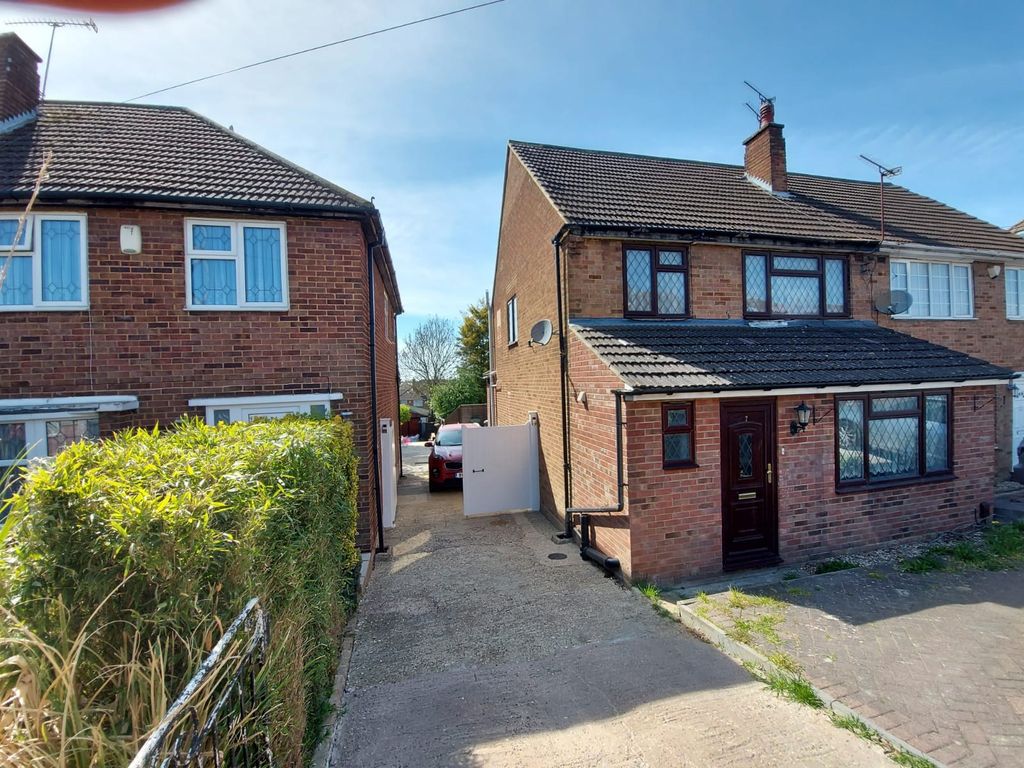 Property photo 1 of 13 3 Bed Semi-Detached House To Rent Grampian Way, Luton Lu3