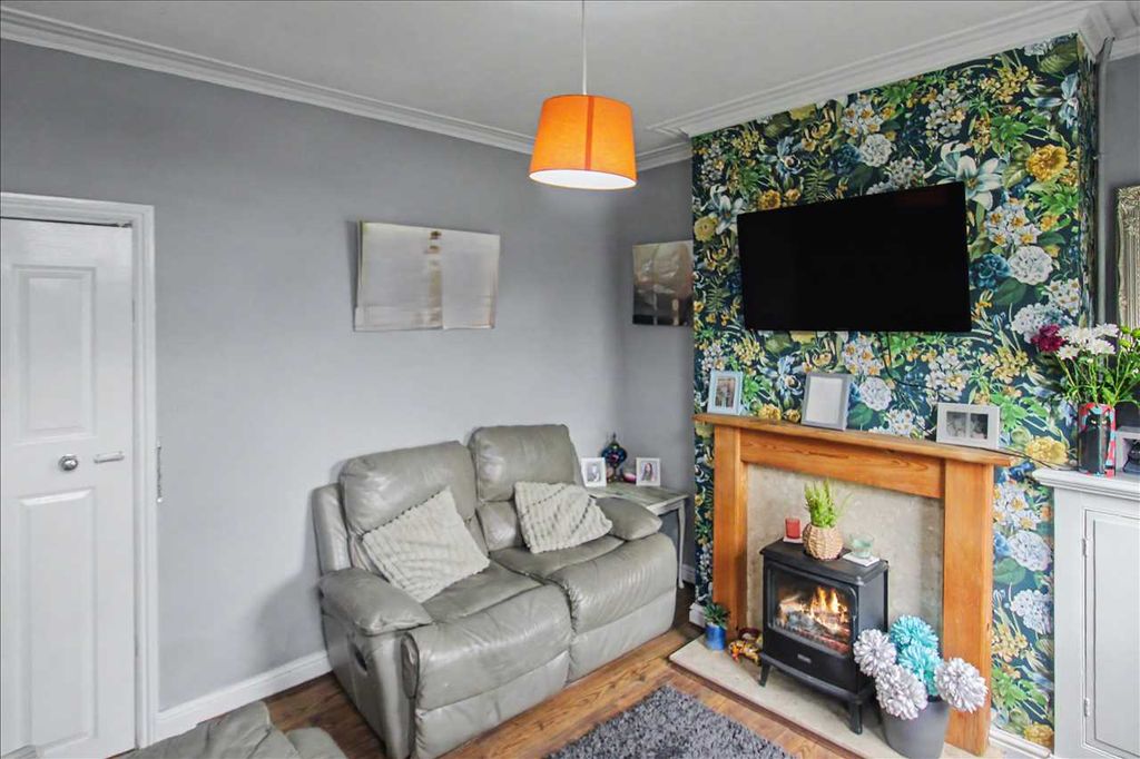 Property photo 2 of 15 Lounge