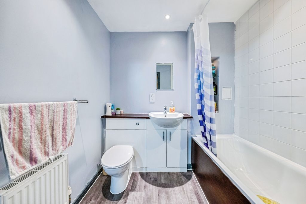 Additional image 8 of 2 bed flat for saleDulcie Close, Greenhithe DA9