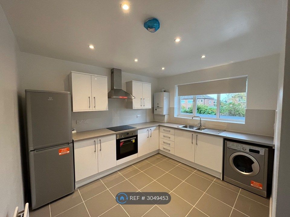 Property photo 1 of 16 Kitchen 1