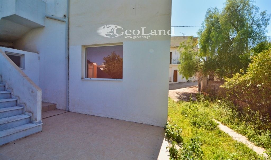Property photo 2 of 32