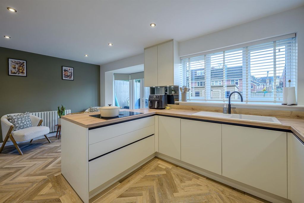 Property photo 3 of 31