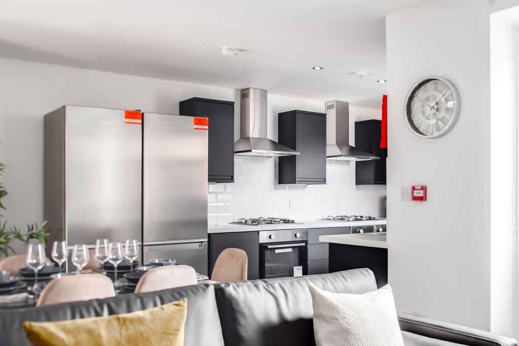 Property photo 1 of 11 Modern And Sleek Kitchen With Stainless Steel Appl...