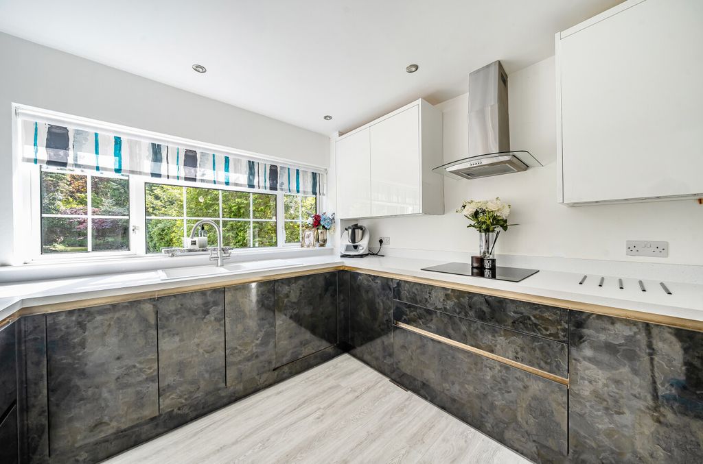 Additional image 7 of 4 bed detached house for saleWalden Avenue, Arborfield, Reading, Berkshire RG2