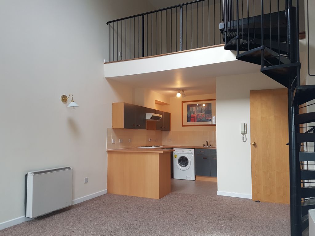 Property photo 3 of 10 Lounge