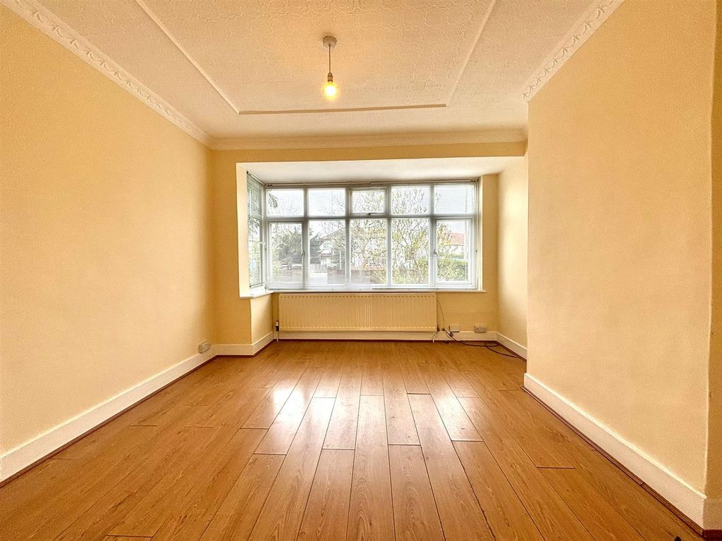 Property photo 2 of 11 Lounge.Jpeg