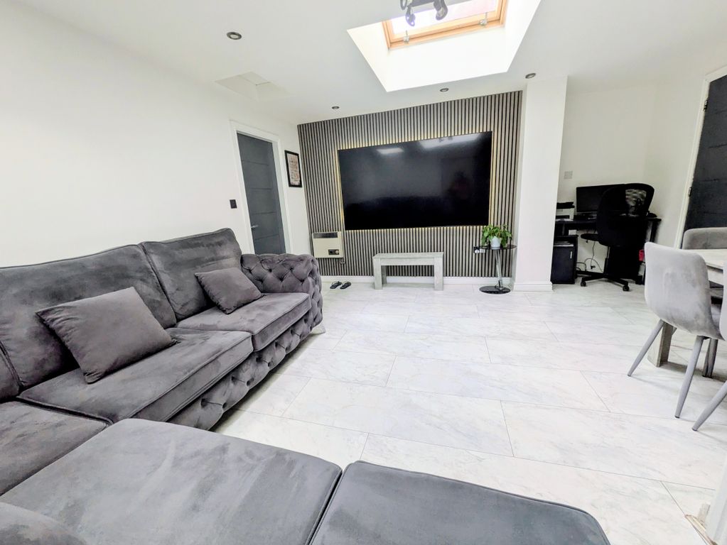 Property photo 1 of 29 1000042425