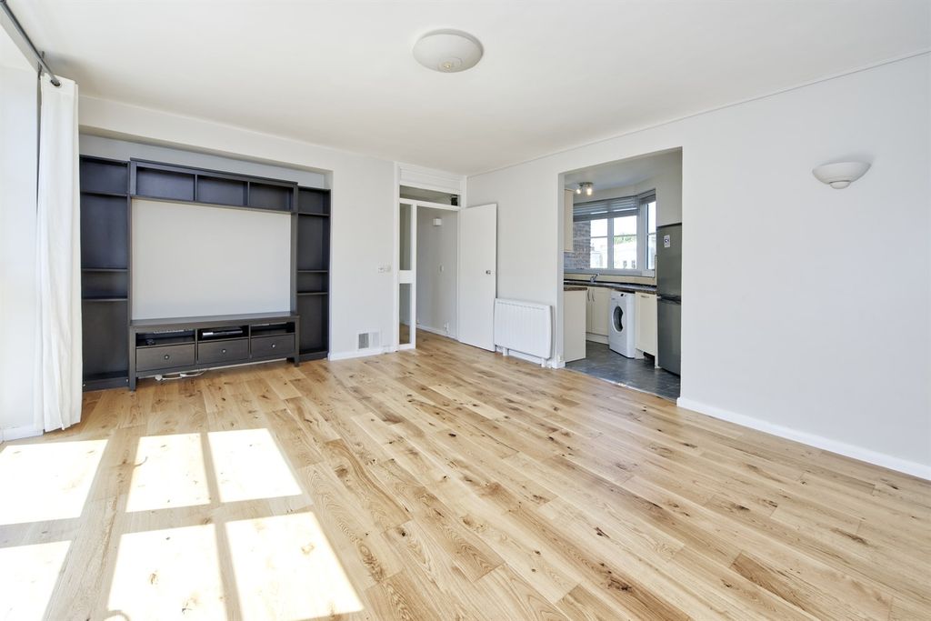 Property photo 1 of 8 (Main)