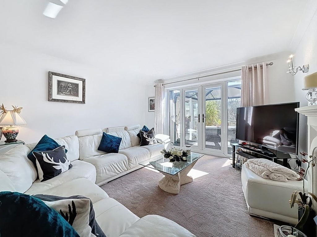 Property photo 2 of 26 Lounge