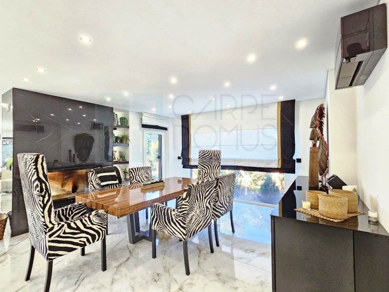 Property photo 3 of 93