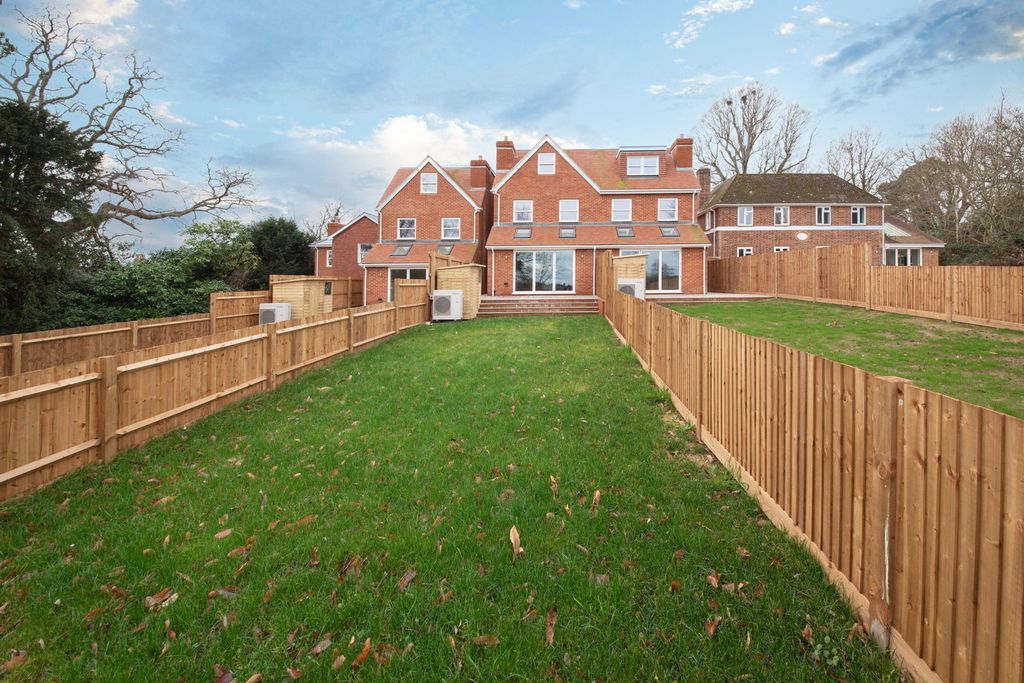 Property photo 2 of 20