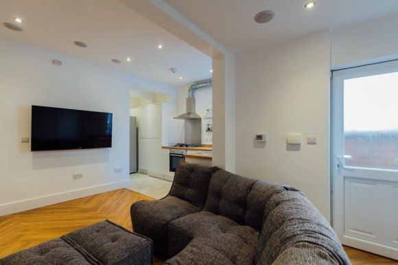 Property photo 1 of 18 8689878.Jpg