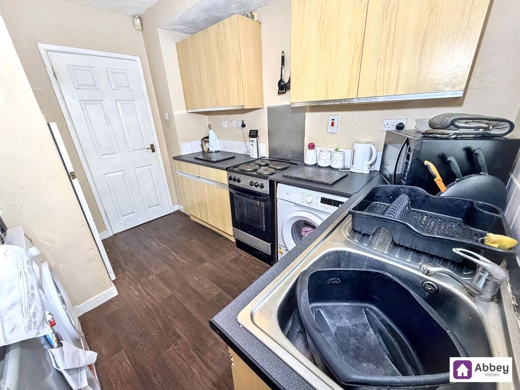 Property photo 3 of 12 Kitchen