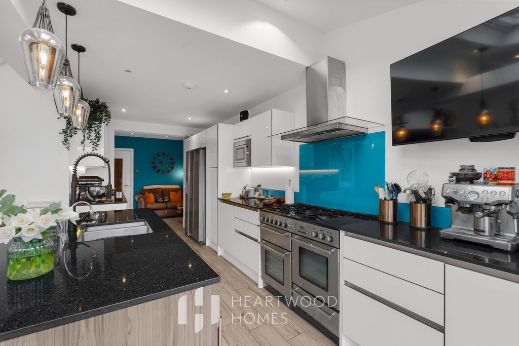 Property photo 3 of 26