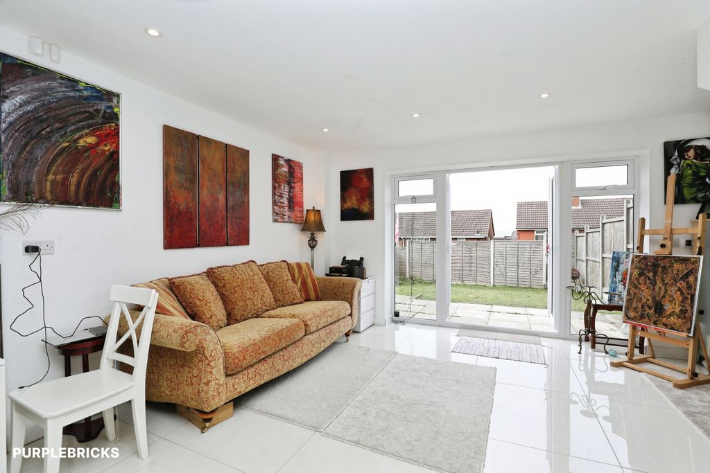 Property photo 2 of 32 Open Plan Living