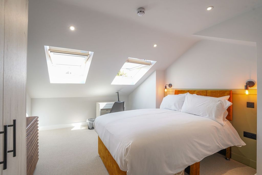 Property photo 3 of 13 A Bright, Modern Double Bedroom Featuring Two Larg...