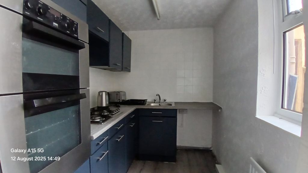 Property photo 3 of 8 23 Coleridge Road 12.08 (37)