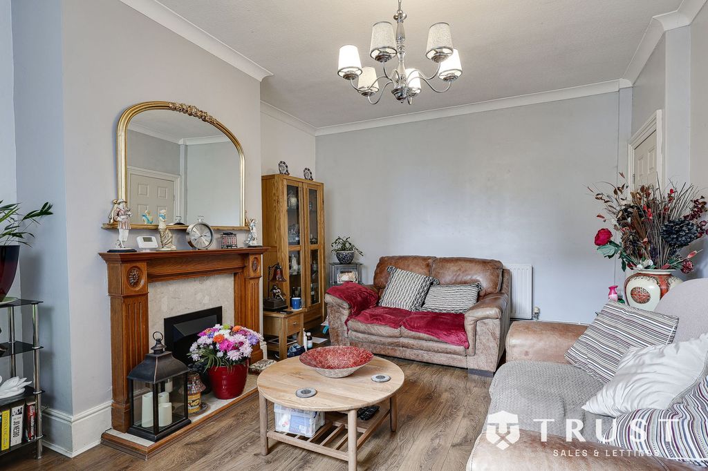 Property photo 2 of 25