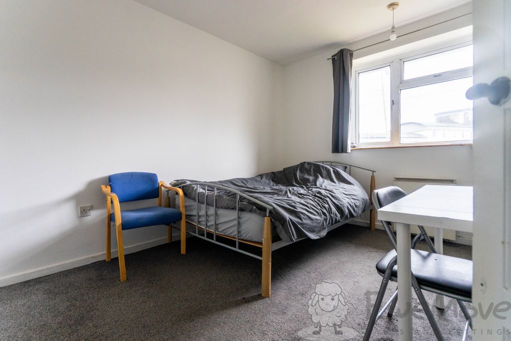 Property photo 3 of 8 Dmc03360-Hdr