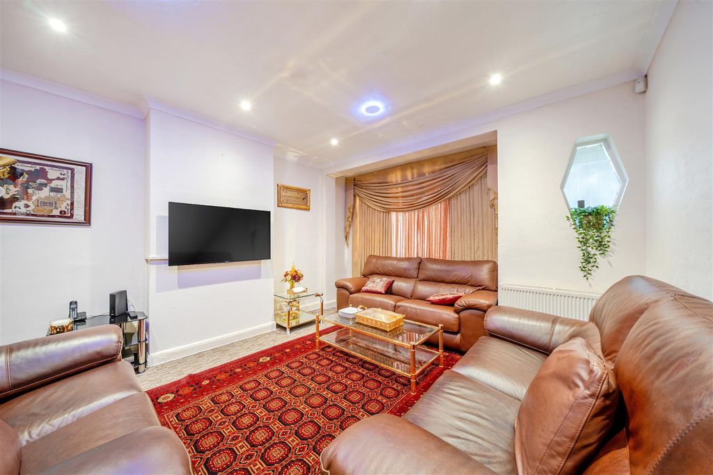 Property photo 2 of 20