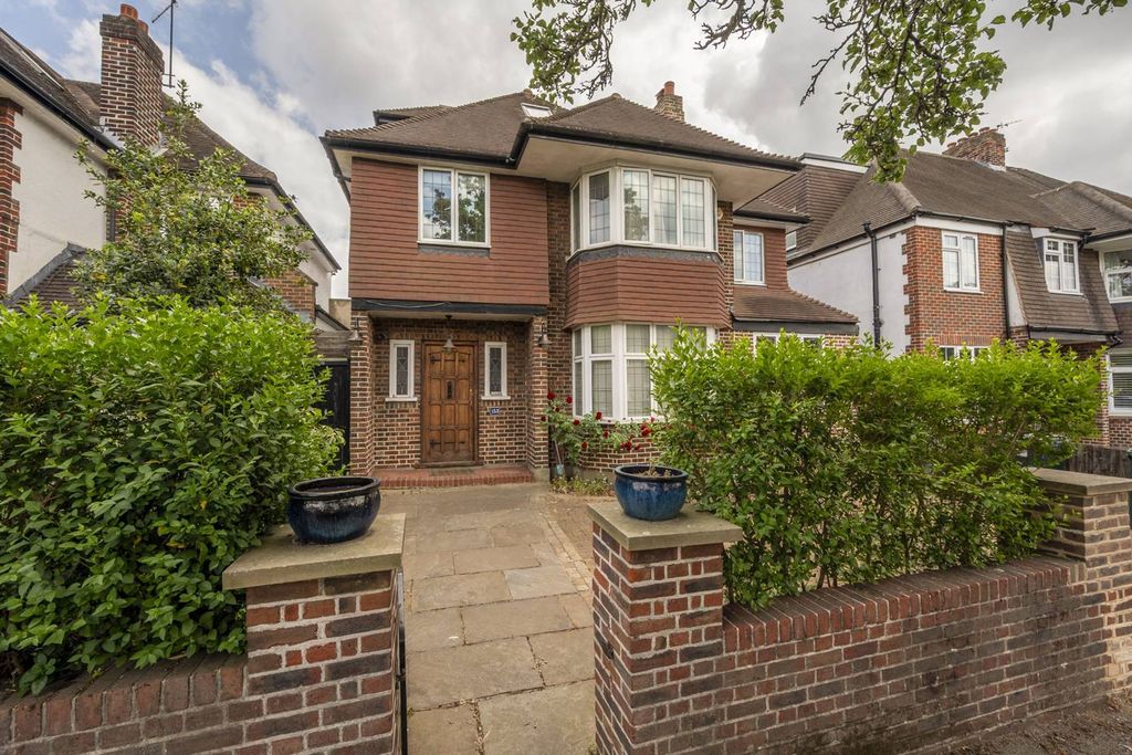 Property photo 3 of 33