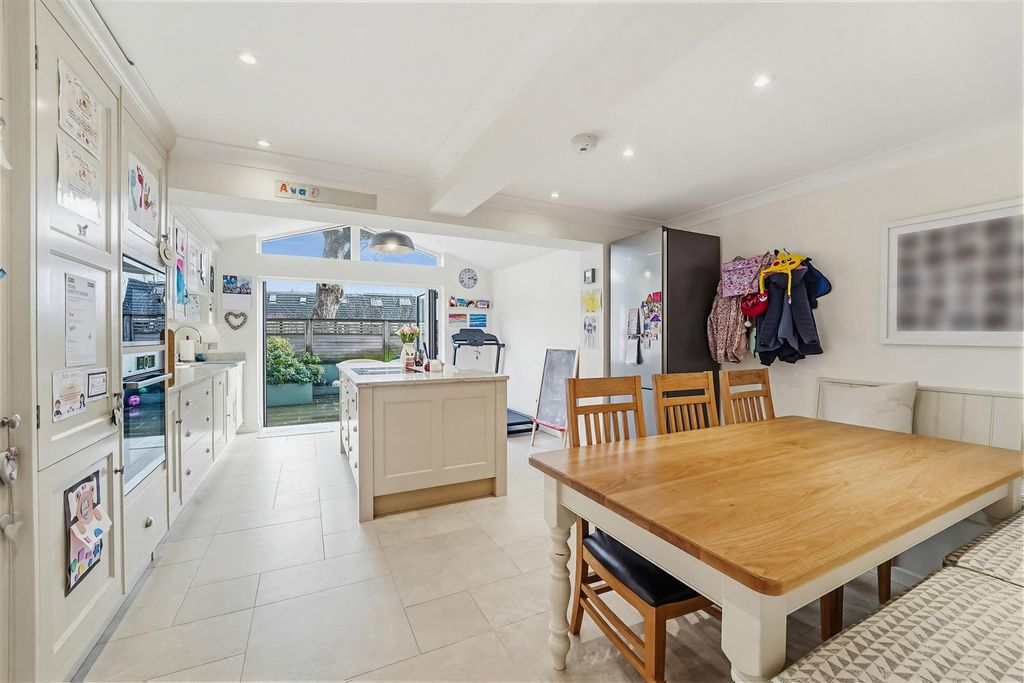 Property photo 3 of 16 Cumberland Close, 4 (16Of44)-25.Jpg