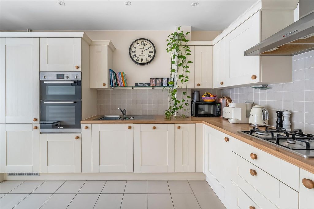 Property photo 2 of 12 19-Elliston-Way-6.Jpg