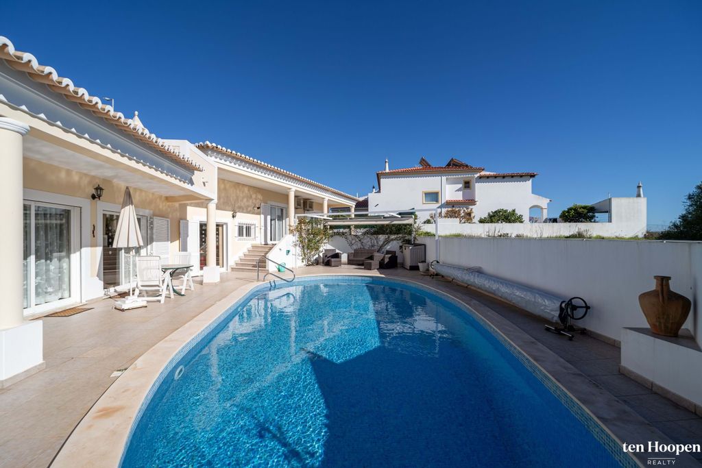 Property photo 2 of 27