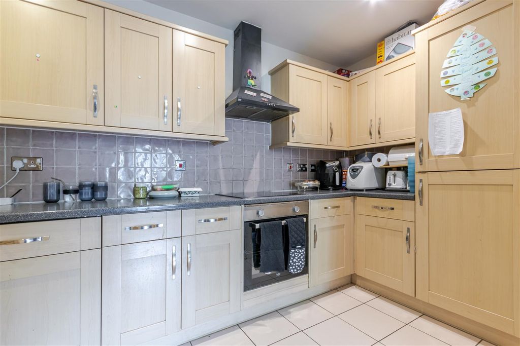 Property photo 2 of 13 Kitchen 3.Jpg