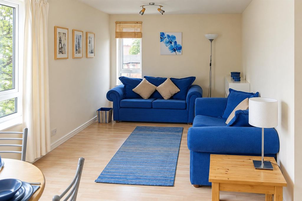 Property photo 1 of 8 Bright Living Room With Comfortable Sofas...