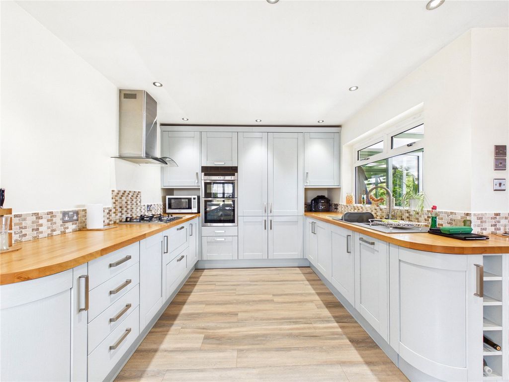 Property photo 2 of 46 Picture No. 23