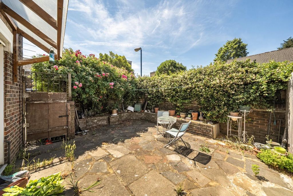 Property photo 3 of 16 Garden