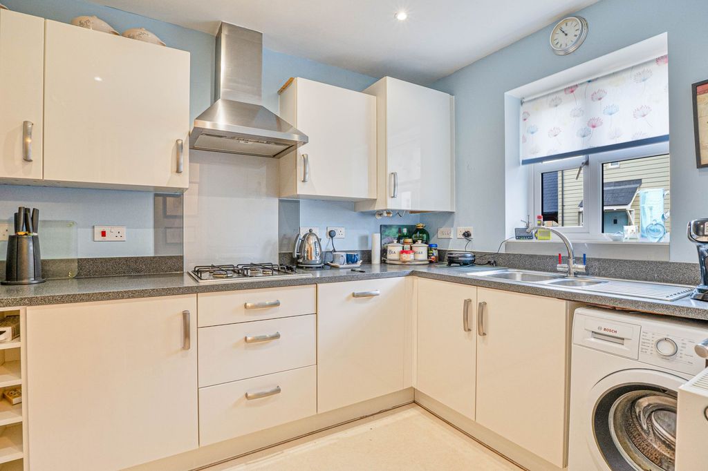 Property photo 3 of 17 Kitchen