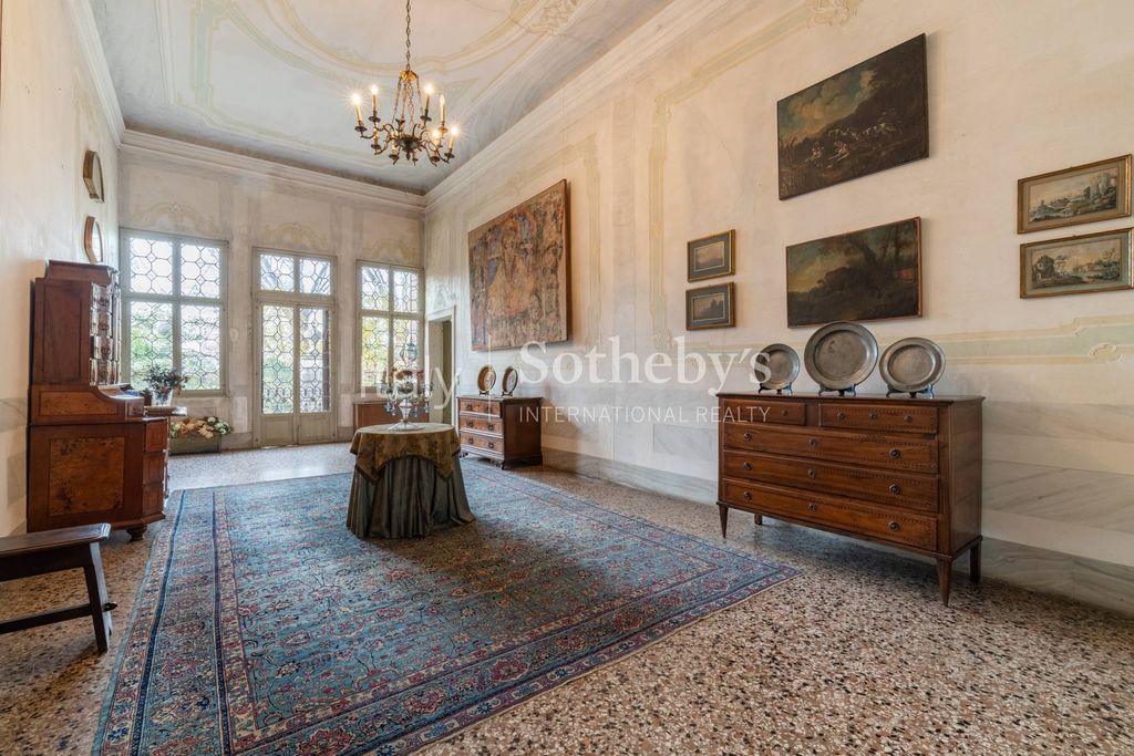 Property photo 3 of 34