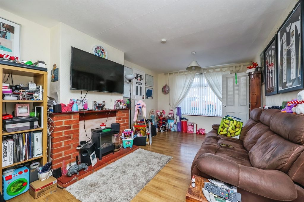 Property photo 2 of 16