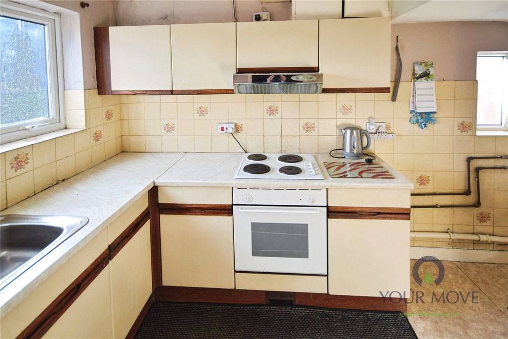 Property photo 3 of 14 Kitchen