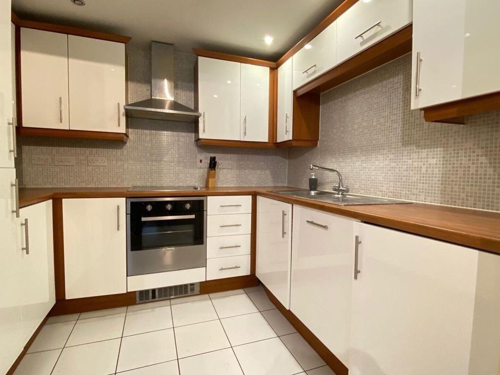 Property photo 3 of 10 Img_29135_18_Original