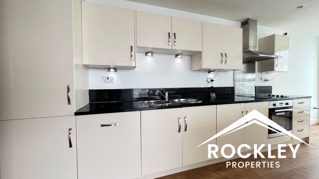 Property photo 3 of 27 Kitchen