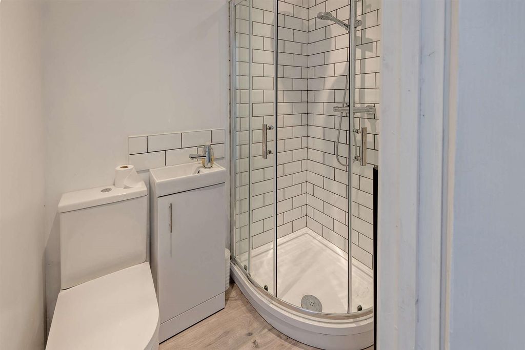 Property photo 2 of 26 8698594-Interior09-800.Jpg