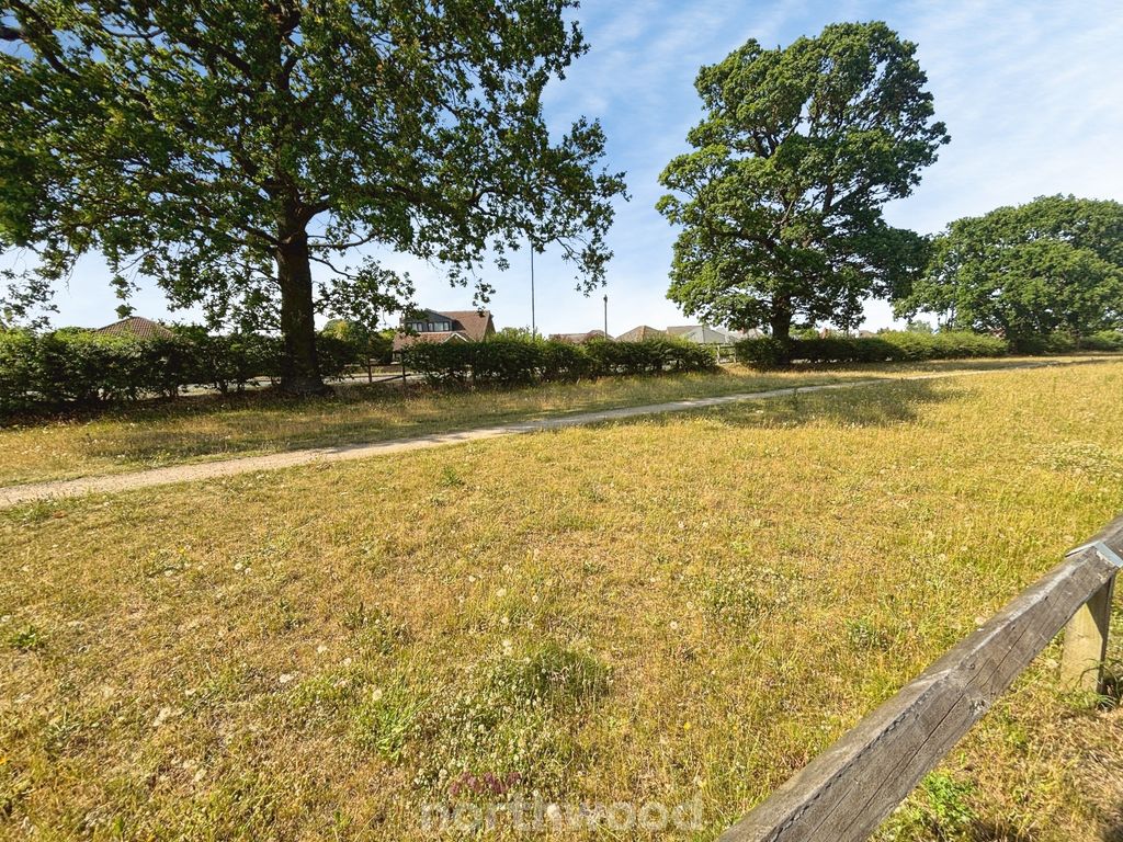 Property photo 2 of 40