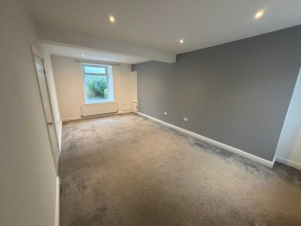 Property photo 2 of 14 Lounge