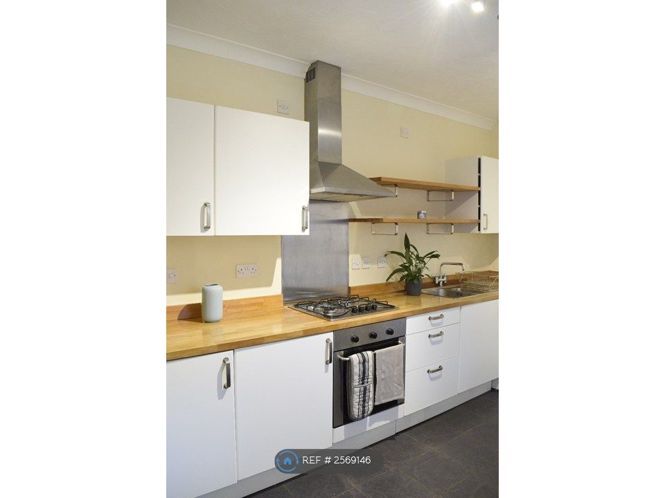 Property photo 1 of 10 Kitchen With Integrated Appliances