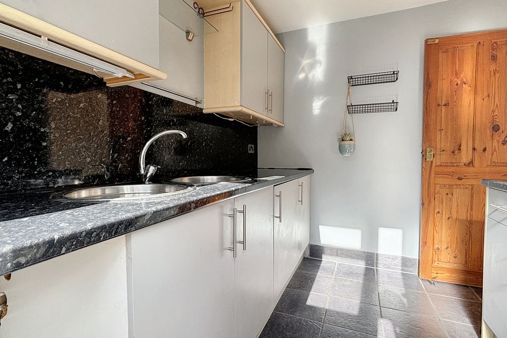 Property photo 2 of 11 Img_6827