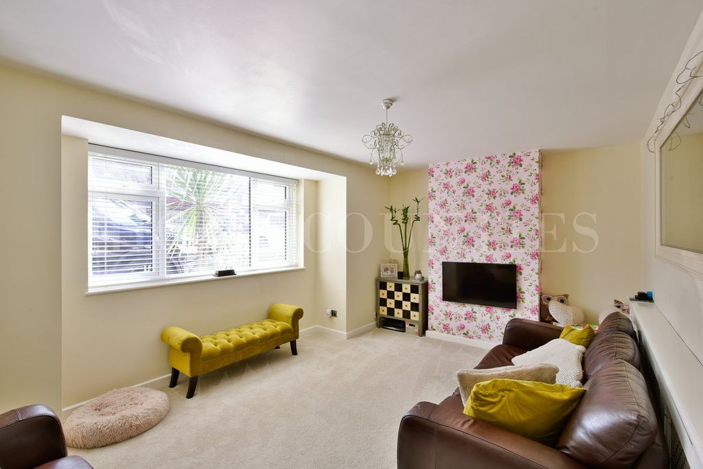 Property photo 3 of 26